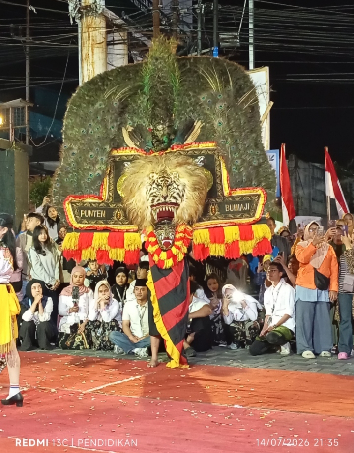 Tampak salah satu kesenian yang dikembangkan oleh Desa Punten. 