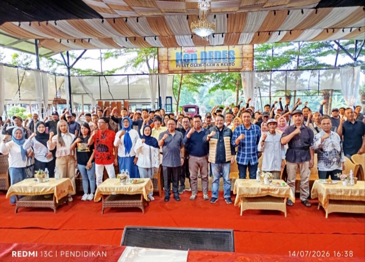 Tampak Anggota Komisi A, DPRD Jawa Timur bersama sama seluruh peserta. 