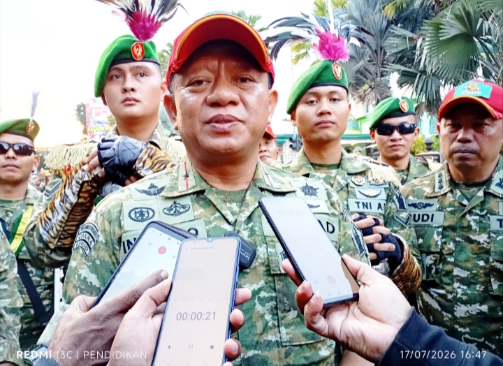 Komandan Poltekad, Brigjen TNI Dr. Indarto Kusnohadi, S.I.P., S.H., M.H., M.M ketika memberikan keteranganya ke awak media.