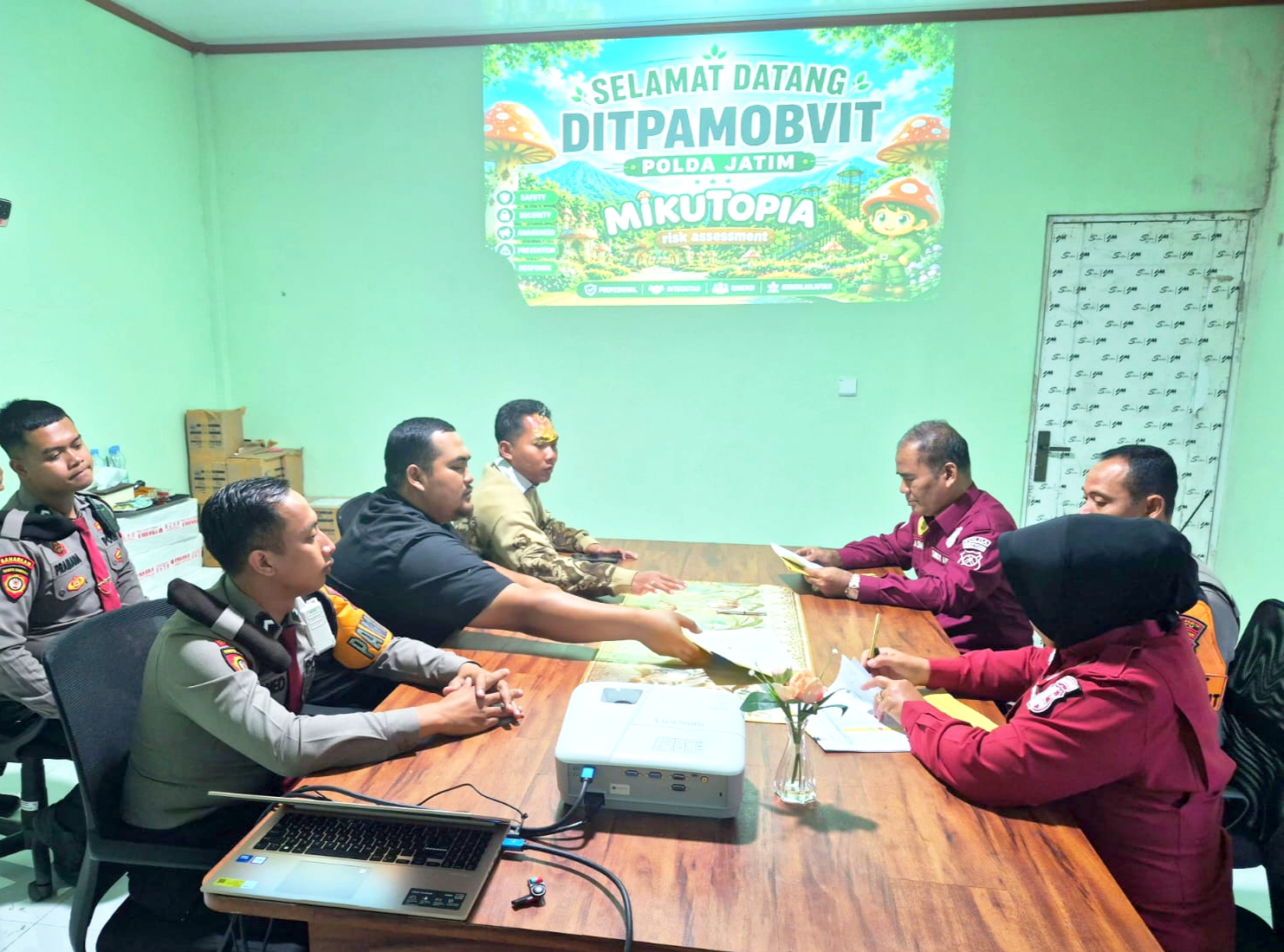Tampak Manajemen Mikutopia menerima tim Risk assesment Polda Jatim. 