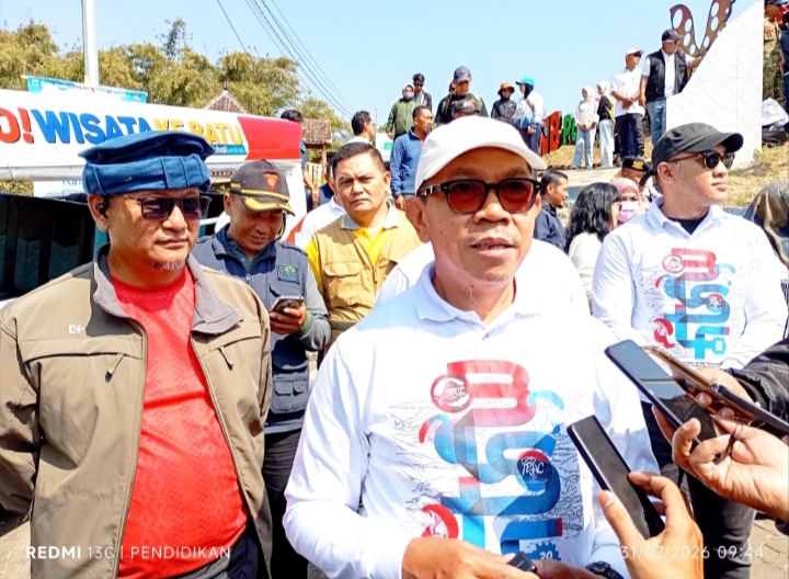 Wali Kota Batu, Nurochman, S. H., M. H ketika mengemukakan ke awak media.