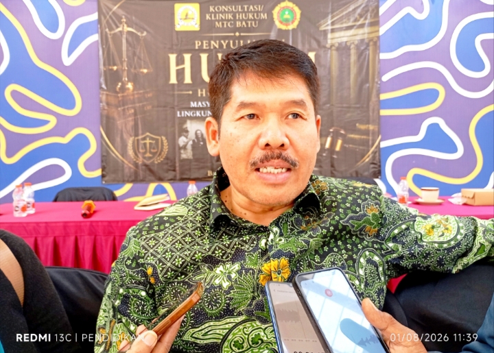 Ketua Sekolah Tinggi Ilmu Hukum (STIH), Dr. M. Mokhtar, S.H., M.S., ketika memberikan keteranganya ke awak media.