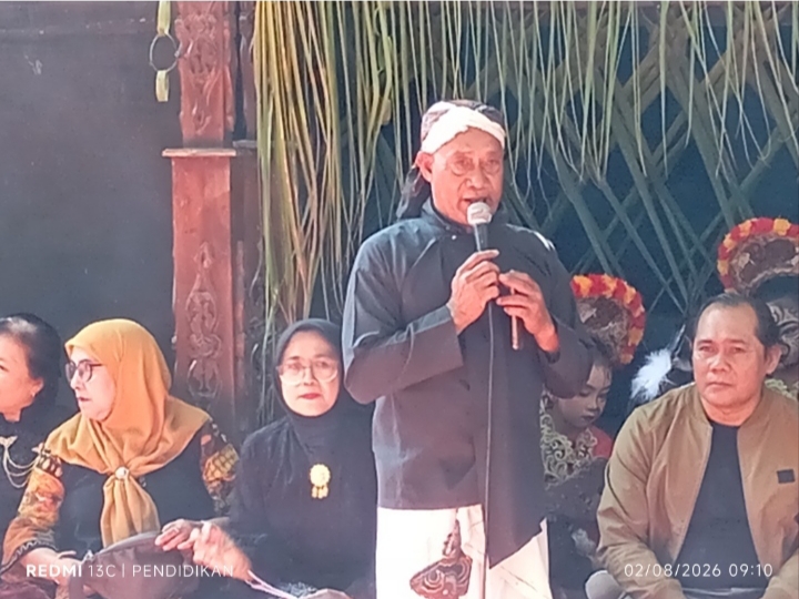 Pengampu Sanggar Sangguran ketika memberikan sambutan sambutanya. 