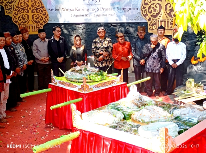 Berbagai macam tumpeng sebagai wujud syukur kepada Tuhan Yang Maha Esa. 