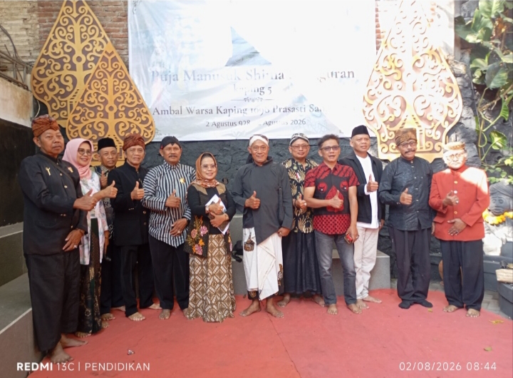 Tampak Ketua Komisi E DPRD Provinsi Jawa Timur bersama sama, Forkopimcam,Di Sparta, Kemenag, Lembaga Adat, Dewan Kesenian Batu , Kepala Desa serta yang lainya. 