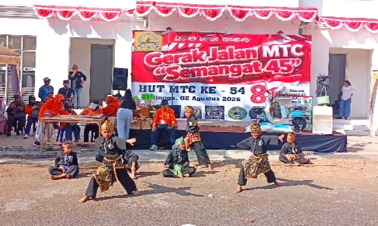 Tampak Terate Kids binaan Mbak Prima dan Mbak Ayu tampil pukau masyarakat.