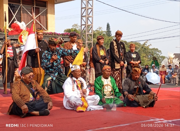 Tampak suasana sakral yang di lakukan dalam Karnaval Budaya. 