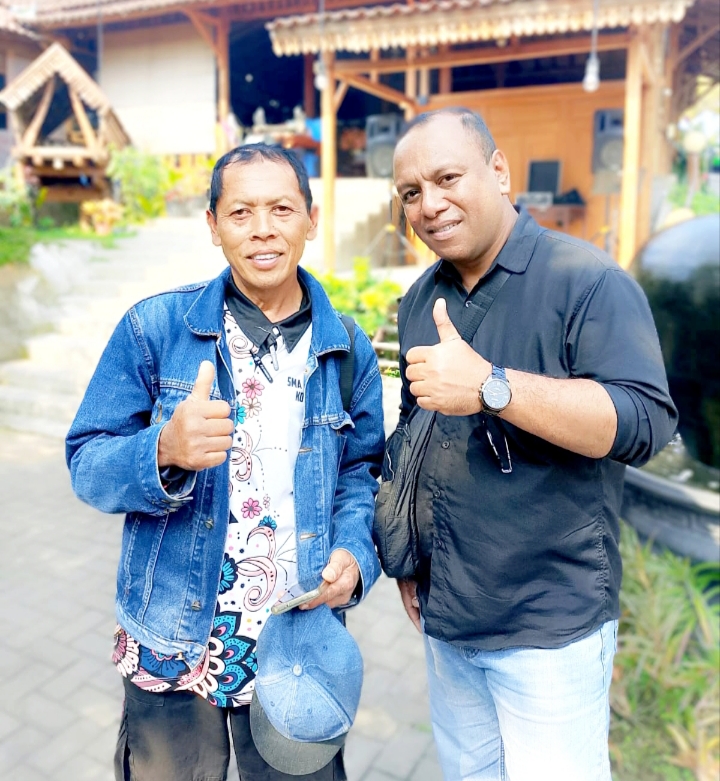 Ketua Nusantara Bersatu Batu, ketika bersama Ketua Dewan PSHT Cabang Batu. 