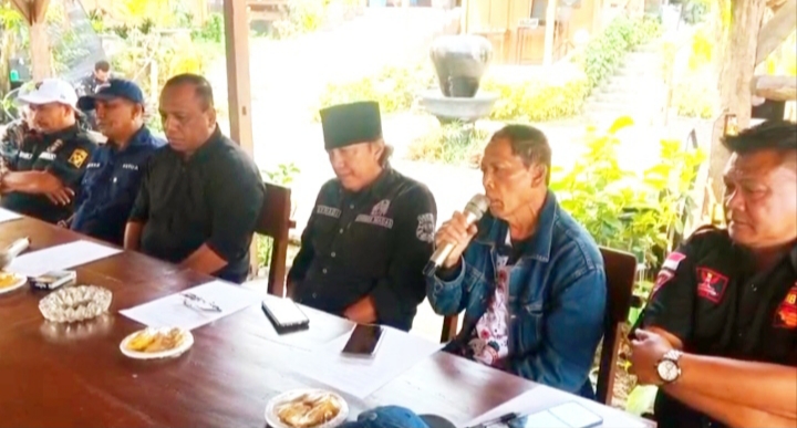 Ketua Dewan PSHT Cabang Batu ketika memberikan pemaparanya. 
