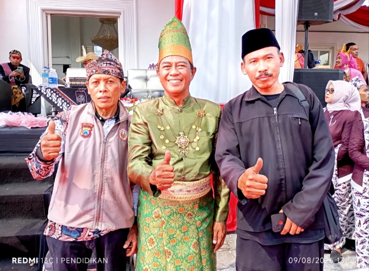 Tampak Ketua Dewan PSHT Cabang Batu, Kepala Desa Junrejo dan Pengurus PSHT Cabang Batu. 