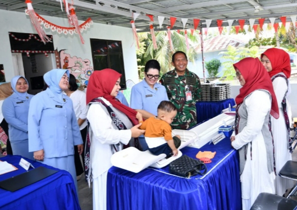 Tampak aktivitas imunisasi di Posyandu yang di lakukan oleh Lanud RSA.