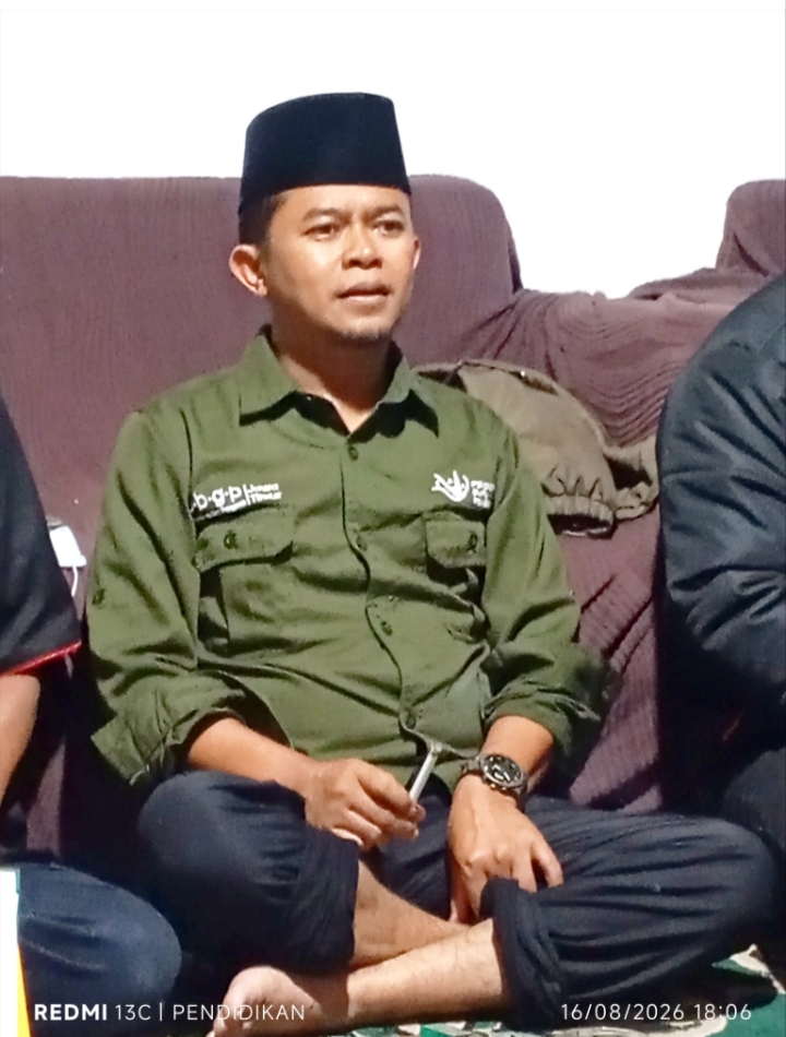 Tampak sebagai moderator, salah satu Guru di SDN Bulukerto 02