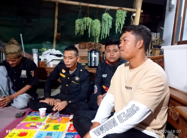 Tampak Saudara Mas Warga secara Khidmat mengikuti serangkaian kegiatan tasyakuran. 