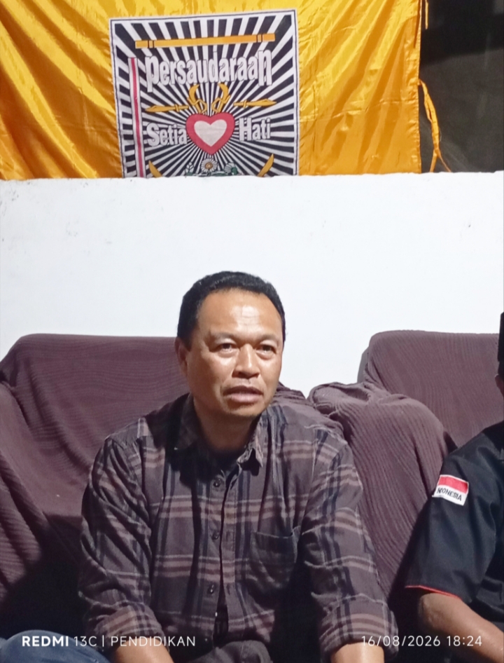 Camat Bumiaji, Thomas Maydo, S. Sos yang sekaligus Pembina FLOBAMORA, Forum Keluarga Eks Timor Timur ketika memberikan saran, dukungan dan motifasi serta mengapresiasi kegiatan tasyakuran. 