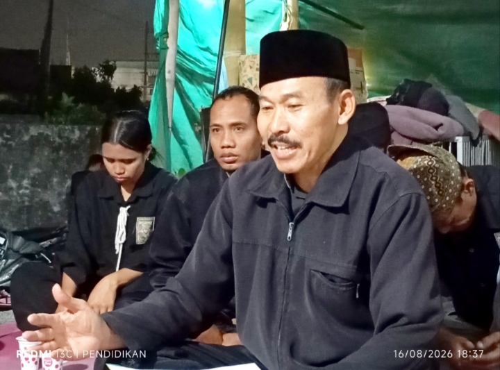 Sebagai salah satu pengurus PSHT Cabang Batu, KangMas Suwito, ketika memberikan pencerahan sebelum acara doa yang ditujukan kepada sang Leluhur. 