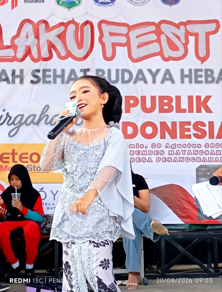 Gracella Carolina Monic, siswa kelas 2 SD Immanuel penampilan pertama yang menarik.
