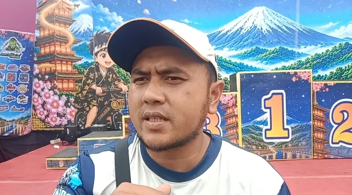 Ketua Panitia SCR Kids Push Bike periode 2025–2026, Ruli Cahyo Pramono, menjelaskan ke awak media.