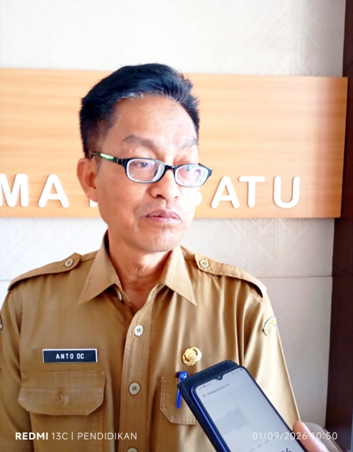 Kepala Sekolah SMAN 01 Batu, Anto Dwi Cahyono, S.Pd., ketika mengapresiasi kegiatan dari OSIS.