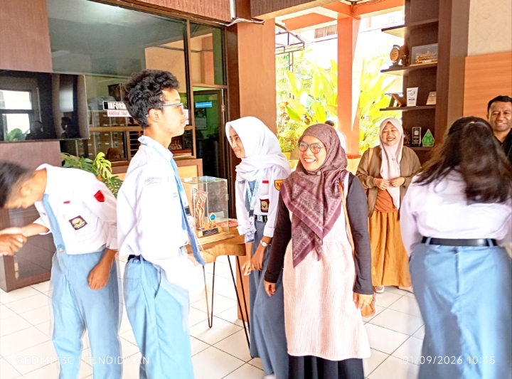 Tampak Siswa Siswi ketika bertemu dengan jajaran pengurus Forbes Koba.