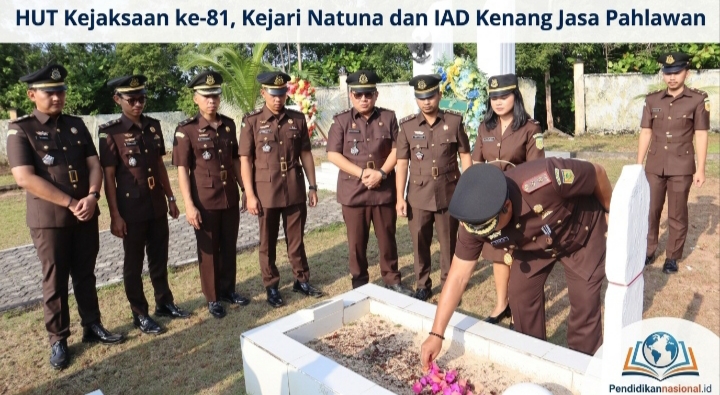 HUT Kejaksaan ke-81, Kejari Natuna dan IAD Kenang Jasa Pahlawan Lewat Tabur Bunga di TMP