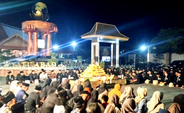 Suasana tasyakuran peringatan 104 tahun PSHT Pusat Madiun yang dihadiri Ketua Umum dan Forkopimda setempat