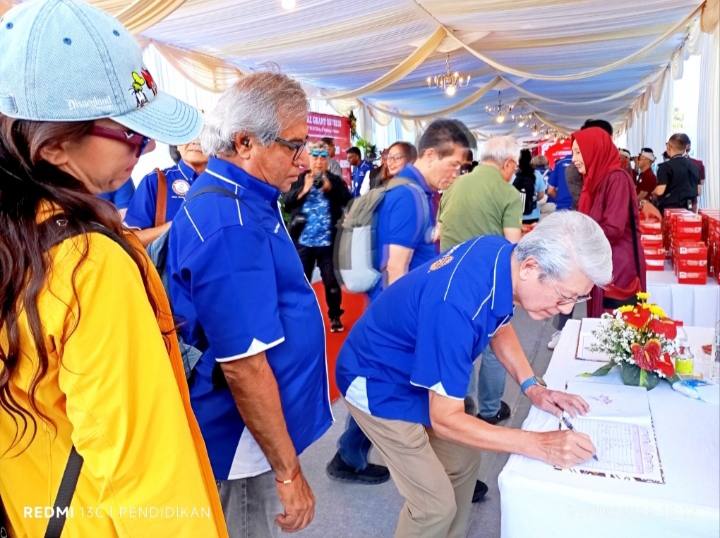 Tampak dari Philipina dan Singapura juga hadir didalam Anniversary ke 1 IshK Tolaram.