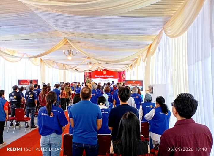 Tampak suasana khidmat didalam menyanyikan lagu Indonesia Raya.