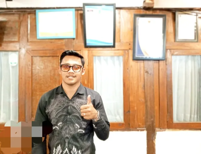 Tampak Receptionis ketika dilokasi. 