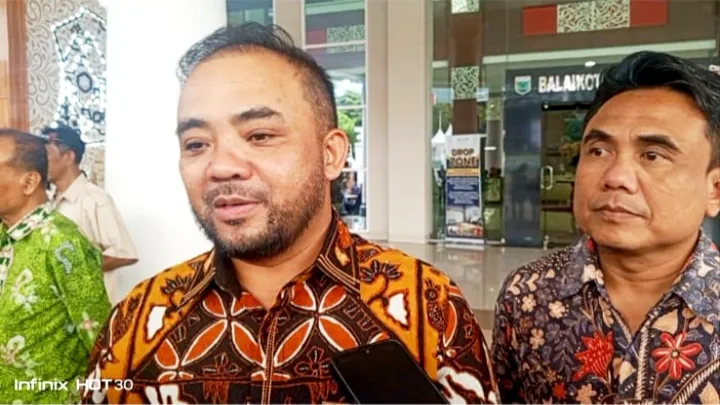 Ketua KTNA Heli Suyanto, S. H., M. H., yang juga sebagai Wakil Wali Kota Batu ketika memberikan keteranganya ke awak media.