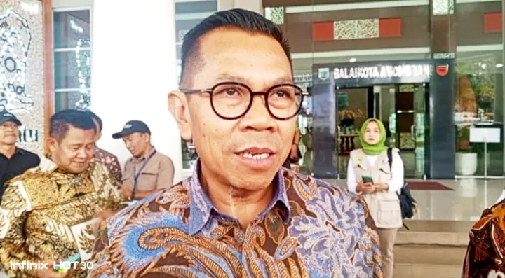 Wali Kota Batu, Nurochman, S.H., M. H ketika memberikan keteranganya ke awak media.