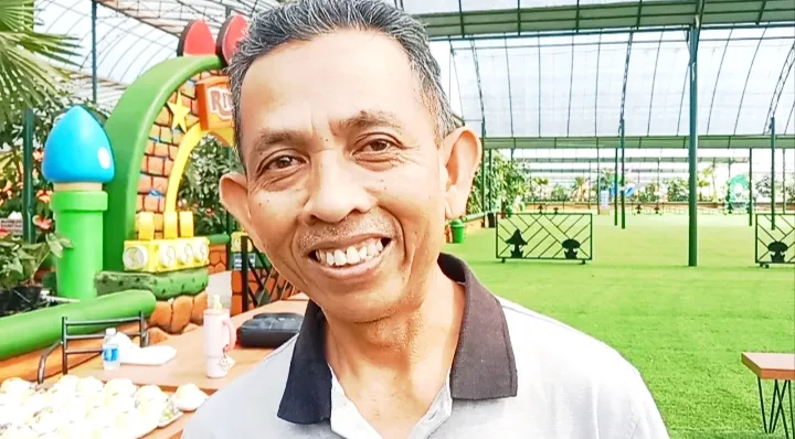 Warga masyarakat Desa Bumiaji, Eko Prasetyo ketika seusai donor darah.