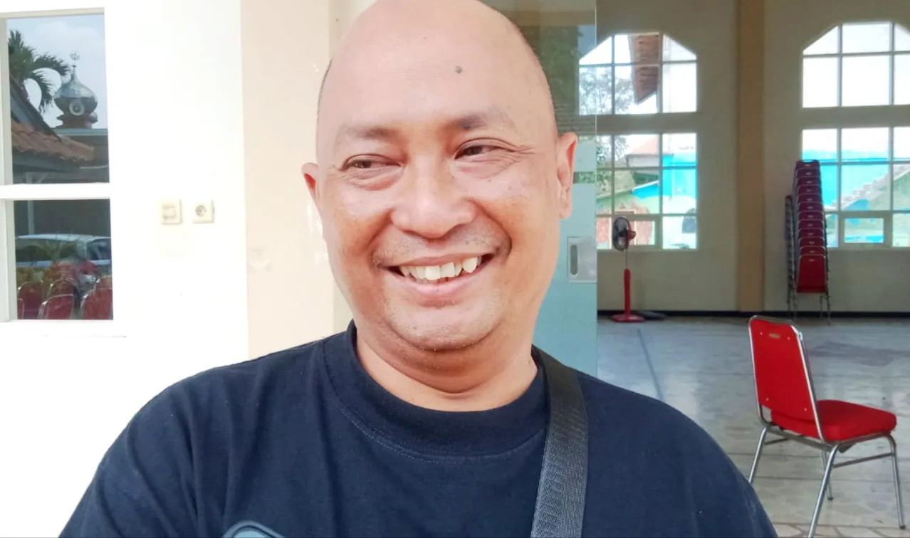 Sekretaris Kegiatan Karnaval Desa Pandanrejo, ketika memberikan keteranganya ke awak media. 