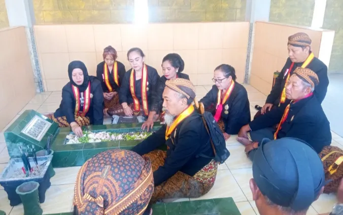 Kirim doa juga diberikan kepada leluhur yang lain lainya. 