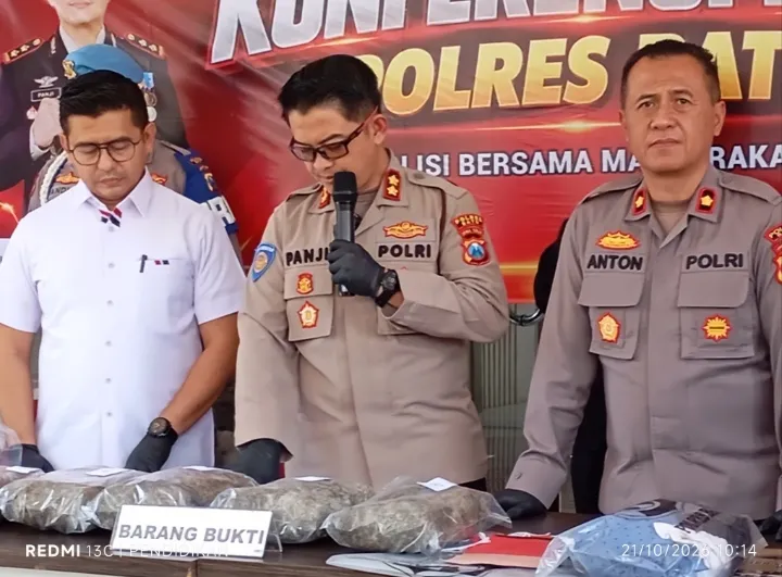 Tampak Kapolres Batu ketika memberikan keteranganya. 
