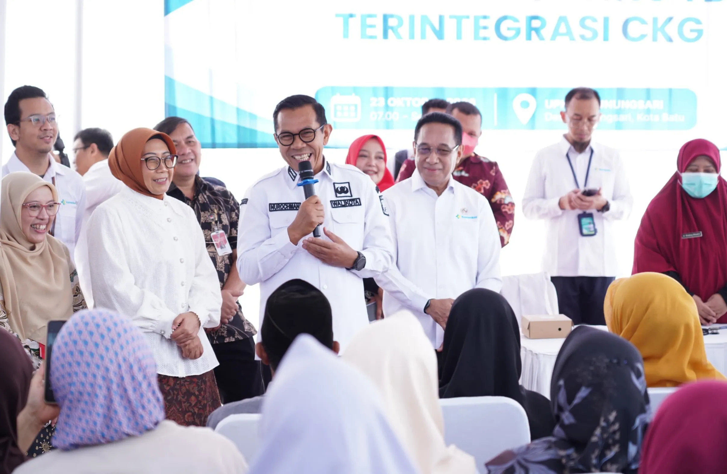 Wali Kota Batu ketika memberikan sambutanya tentang program Satu Desa Satu Dokter.