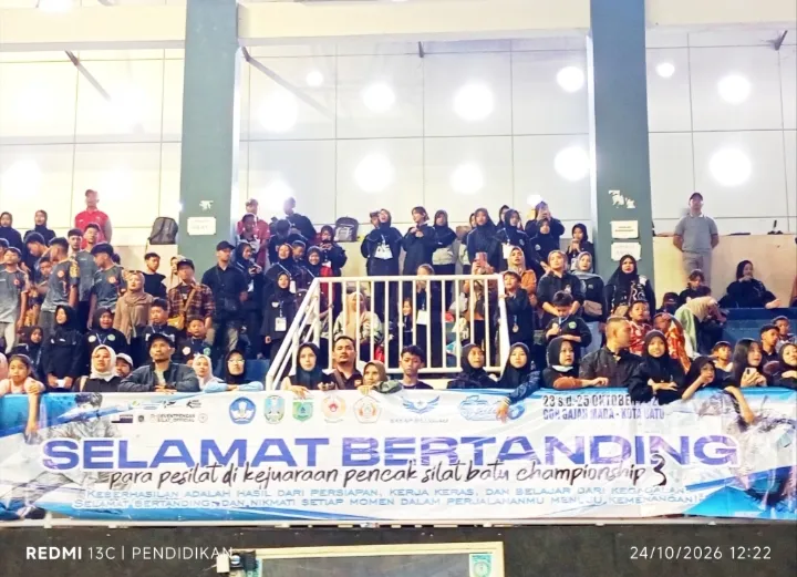 Tampak antusias masyarakat memenuhi tribun Gor Gajah Mada Batu. 