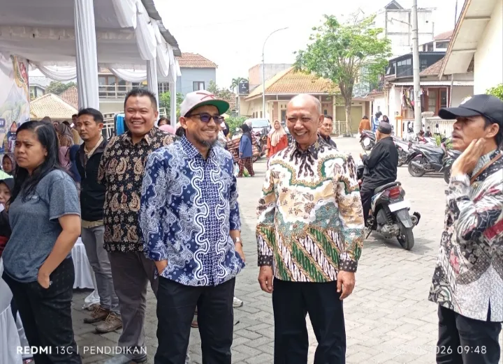 Tampak ditengah, Camat Baru beserta jajaran staff, Kepala Desa Sumberjo ketika melihat antusiasme warga masyarakatnya.